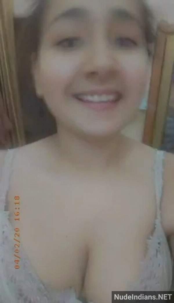 https://pub-5fcdf72a54cd4edbb03ec3edaa415a42.r2.dev/nakedleaks/sizzling_desi_babes_in_bra_panty_–_girlfriend_selfie_erotica_album/20.jpg
