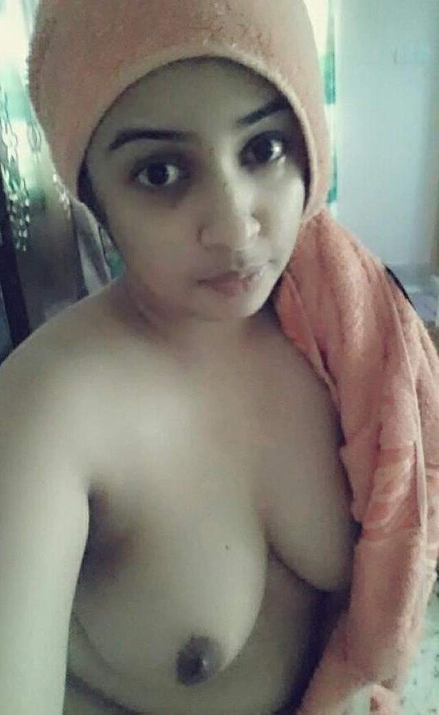 https://pub-5fcdf72a54cd4edbb03ec3edaa415a42.r2.dev/nakedleaks/sizzling_desi_couple's_intimate_photos/18.jpg