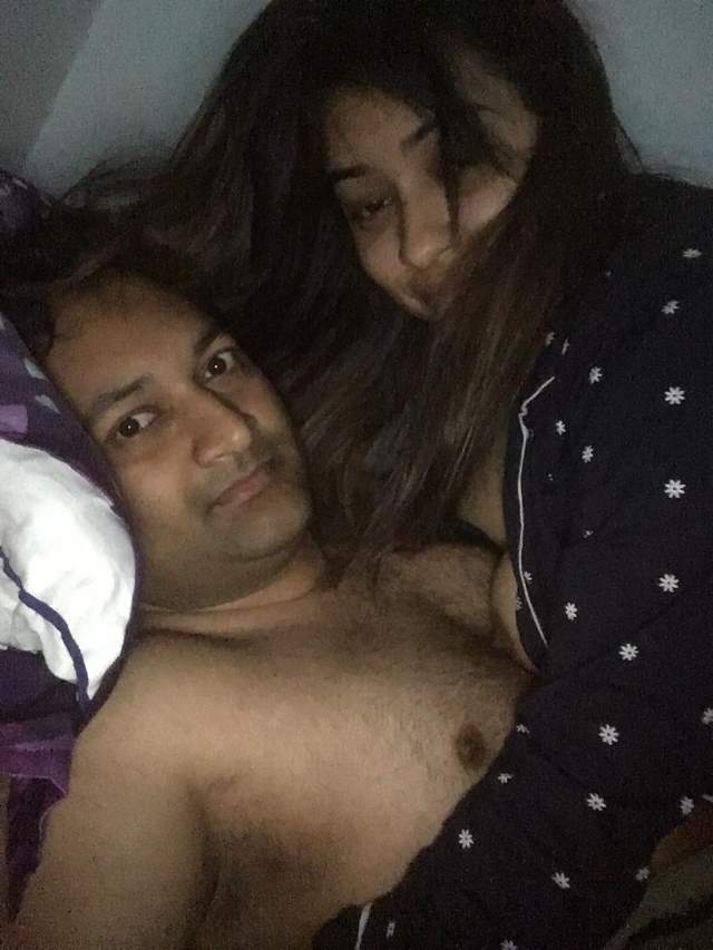 https://pub-5fcdf72a54cd4edbb03ec3edaa415a42.r2.dev/nakedleaks/sizzling_desi_couple's_intimate_photos/28.jpg