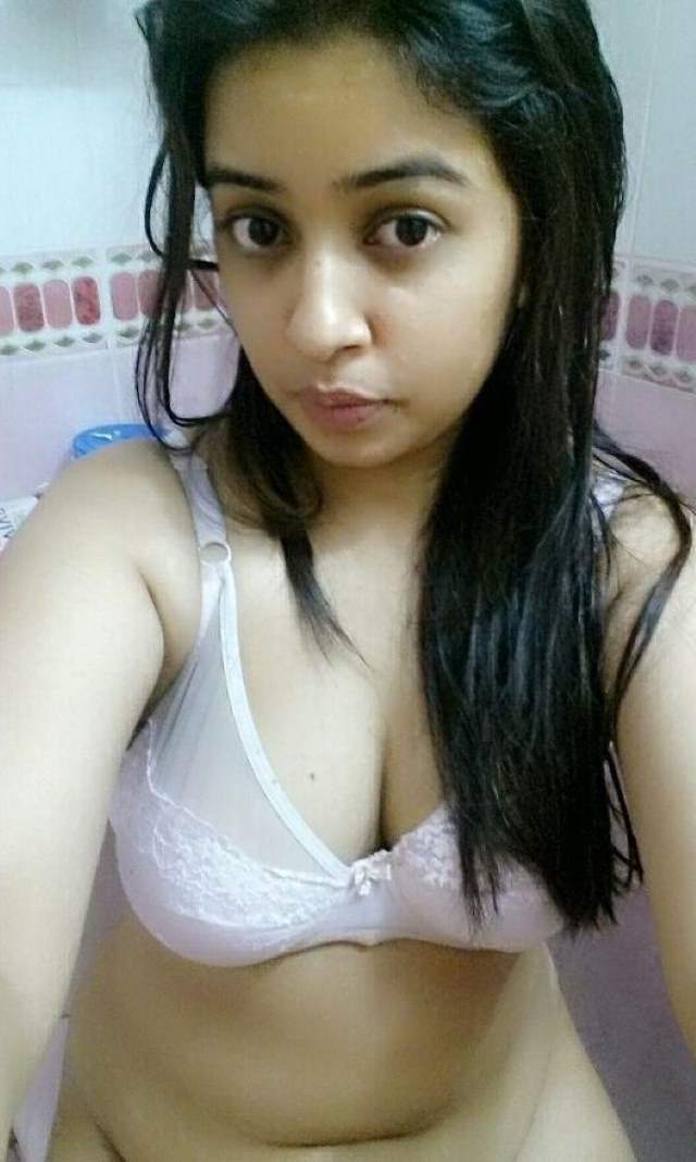 https://pub-5fcdf72a54cd4edbb03ec3edaa415a42.r2.dev/nakedleaks/sizzling_desi_couple's_intimate_photos/9.jpg