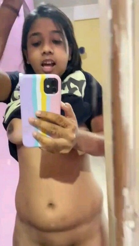 https://pub-5fcdf72a54cd4edbb03ec3edaa415a42.r2.dev/nakedleaks/sizzling_desi_girl's_intimate_selfie_shots/2.jpg