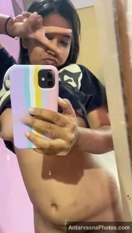 https://pub-5fcdf72a54cd4edbb03ec3edaa415a42.r2.dev/nakedleaks/sizzling_desi_girl's_intimate_selfie_shots/4.jpg