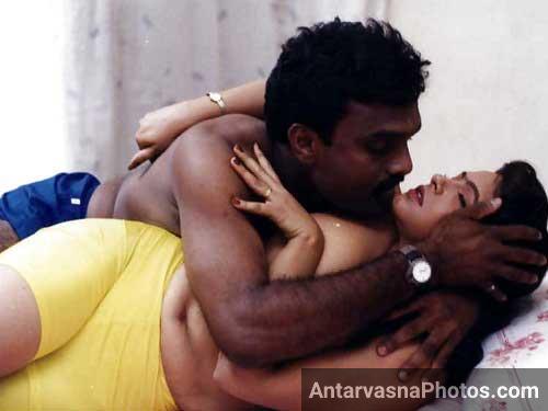https://pub-5fcdf72a54cd4edbb03ec3edaa415a42.r2.dev/nakedleaks/sizzling_encounter_between_mallu_aunt_and_driver/2.jpg