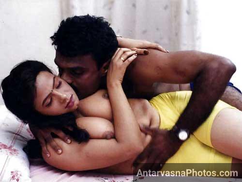https://pub-5fcdf72a54cd4edbb03ec3edaa415a42.r2.dev/nakedleaks/sizzling_encounter_between_mallu_aunt_and_driver/4.jpg