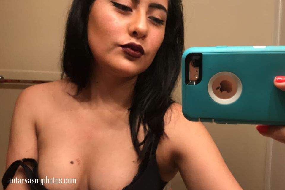 https://pub-5fcdf72a54cd4edbb03ec3edaa415a42.r2.dev/nakedleaks/sizzling_exposé:_nri_girl's_revealing_photos/3.jpg