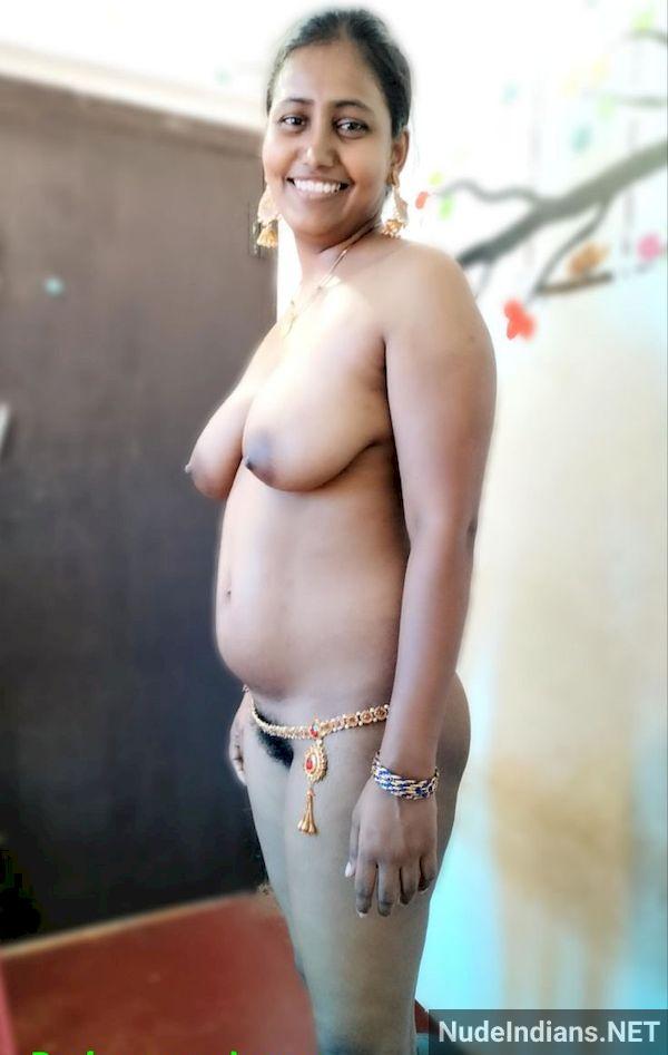 https://pub-5fcdf72a54cd4edbb03ec3edaa415a42.r2.dev/nakedleaks/sizzling_hd_photos_of_exposed_andhra_wife/16.jpg