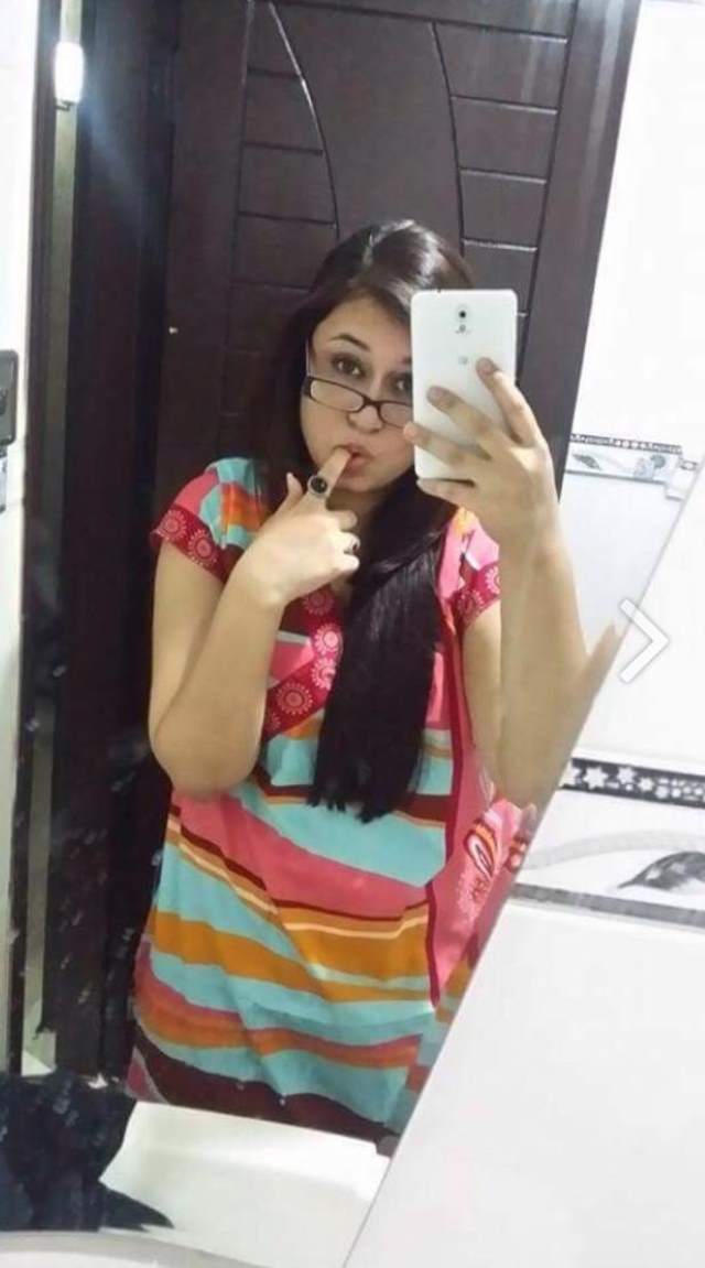https://pub-5fcdf72a54cd4edbb03ec3edaa415a42.r2.dev/nakedleaks/sizzling_image_of_desi_bhabhi_anushka/1.jpg