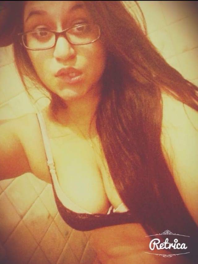 https://pub-5fcdf72a54cd4edbb03ec3edaa415a42.r2.dev/nakedleaks/sizzling_image_of_desi_bhabhi_anushka/6.jpg