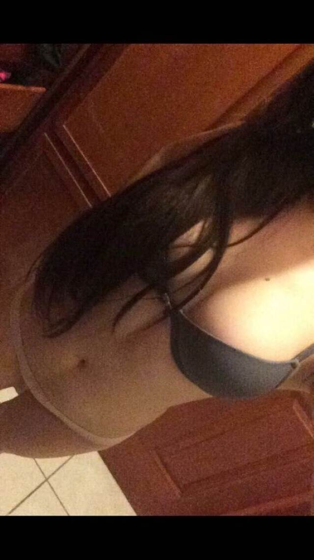 https://pub-5fcdf72a54cd4edbb03ec3edaa415a42.r2.dev/nakedleaks/sizzling_images_of_a_pakistani_aunt_in_the_buff/19.jpg