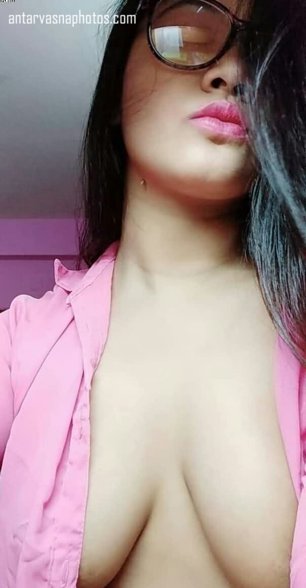 https://pub-5fcdf72a54cd4edbb03ec3edaa415a42.r2.dev/nakedleaks/sizzling_images_of_a_young_pakistani_teen/0.jpg