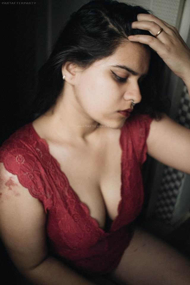 https://pub-5fcdf72a54cd4edbb03ec3edaa415a42.r2.dev/nakedleaks/sizzling_images_of_desi_model's_nude_assets/18.jpg