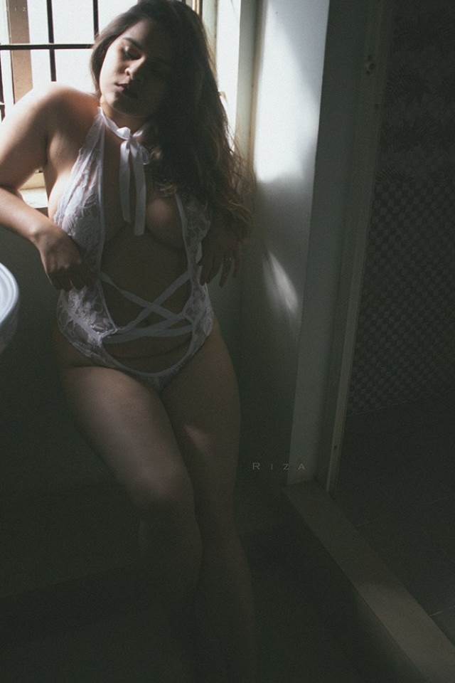 https://pub-5fcdf72a54cd4edbb03ec3edaa415a42.r2.dev/nakedleaks/sizzling_images_of_desi_model's_nude_assets/19.jpg