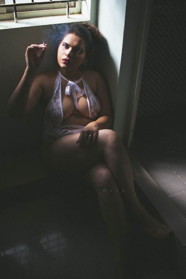 https://pub-5fcdf72a54cd4edbb03ec3edaa415a42.r2.dev/nakedleaks/sizzling_images_of_desi_model's_nude_assets/24.jpg