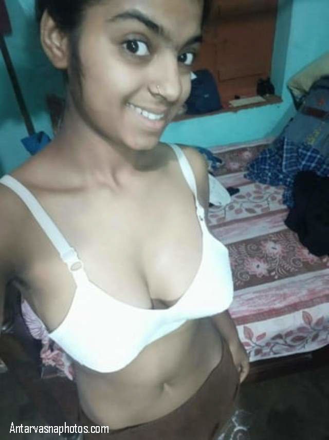 https://pub-5fcdf72a54cd4edbb03ec3edaa415a42.r2.dev/nakedleaks/sizzling_images_of_desi_teen's_naked_body/10.jpg