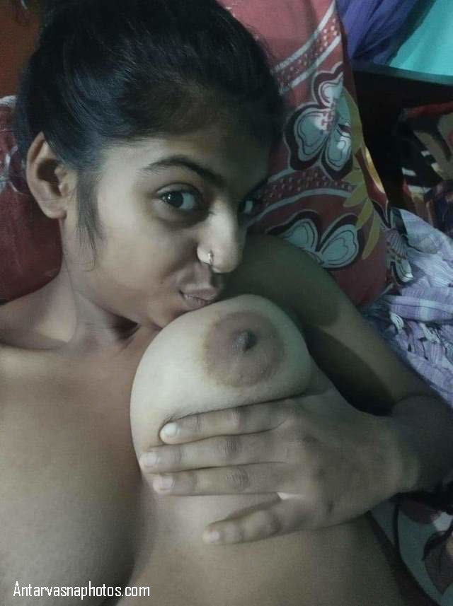https://pub-5fcdf72a54cd4edbb03ec3edaa415a42.r2.dev/nakedleaks/sizzling_images_of_desi_teen's_naked_body/15.jpg