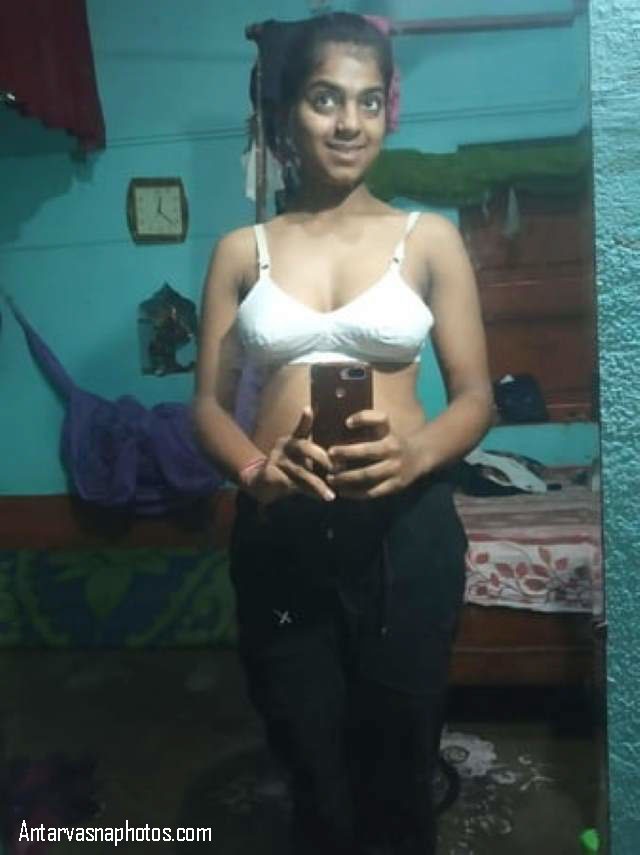 https://pub-5fcdf72a54cd4edbb03ec3edaa415a42.r2.dev/nakedleaks/sizzling_images_of_desi_teen's_naked_body/3.jpg