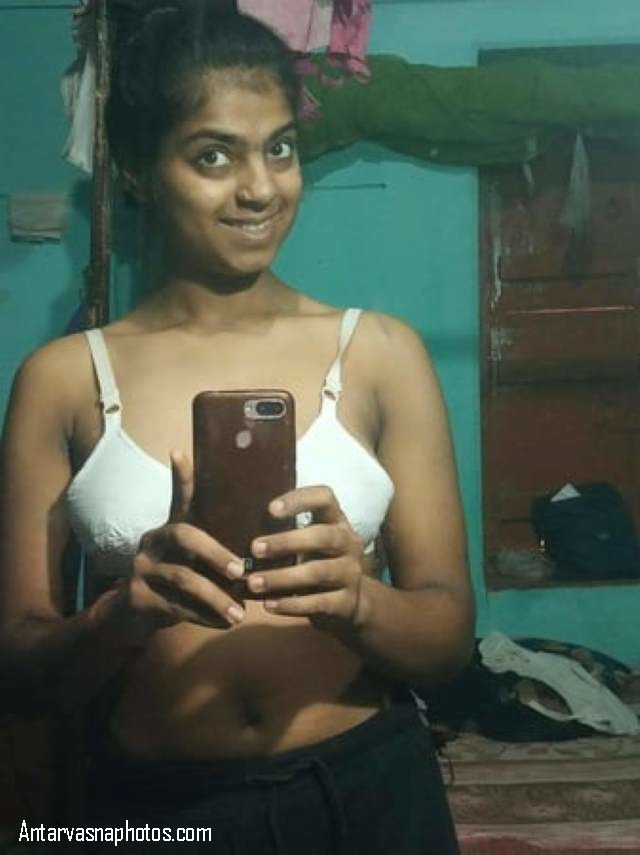 https://pub-5fcdf72a54cd4edbb03ec3edaa415a42.r2.dev/nakedleaks/sizzling_images_of_desi_teen's_naked_body/5.jpg
