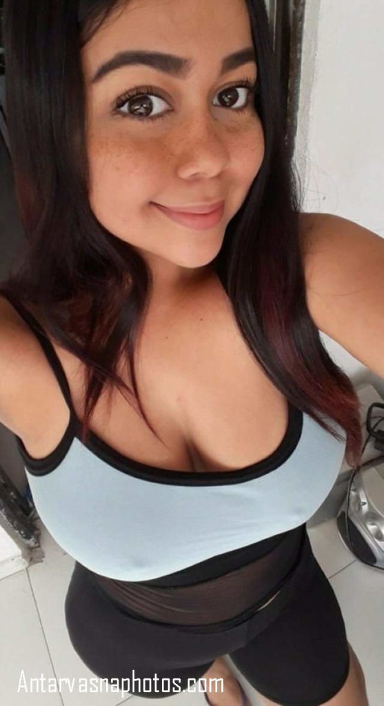 Sizzling Images of Divya for Her Boss
