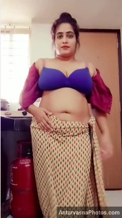 https://pub-5fcdf72a54cd4edbb03ec3edaa415a42.r2.dev/nakedleaks/sizzling_images_of_housewife_revealing_saree/2.jpg