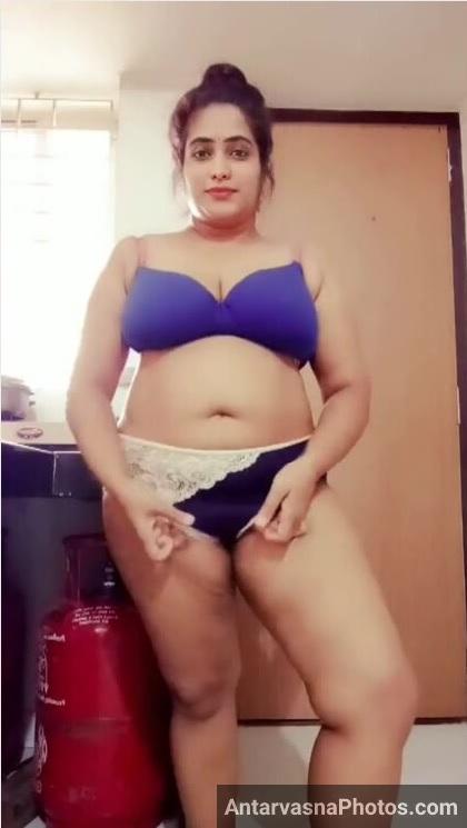 https://pub-5fcdf72a54cd4edbb03ec3edaa415a42.r2.dev/nakedleaks/sizzling_images_of_housewife_revealing_saree/4.jpg