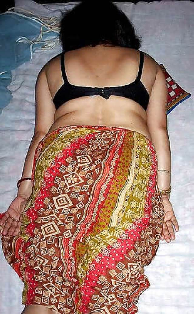 https://pub-5fcdf72a54cd4edbb03ec3edaa415a42.r2.dev/nakedleaks/sizzling_images_of_indian_bhabhi's_intimate_moments/5.jpg