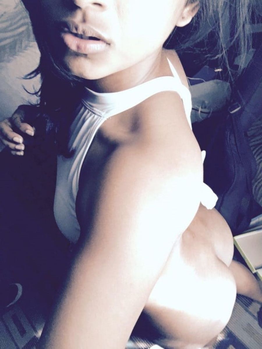 https://pub-5fcdf72a54cd4edbb03ec3edaa415a42.r2.dev/nakedleaks/sizzling_images_of_indian_girl's_firm_derriere/3.jpg