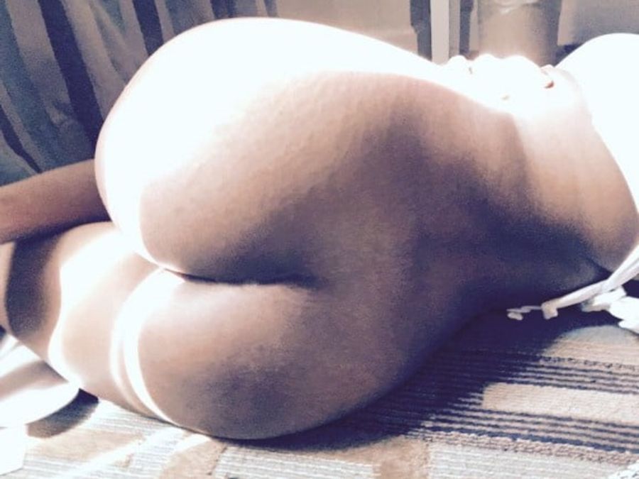 https://pub-5fcdf72a54cd4edbb03ec3edaa415a42.r2.dev/nakedleaks/sizzling_images_of_indian_girl's_firm_derriere/7.jpg