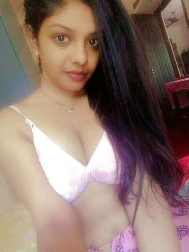 https://pub-5fcdf72a54cd4edbb03ec3edaa415a42.r2.dev/nakedleaks/sizzling_images_of_kerala_wife_tulsi/1.jpg