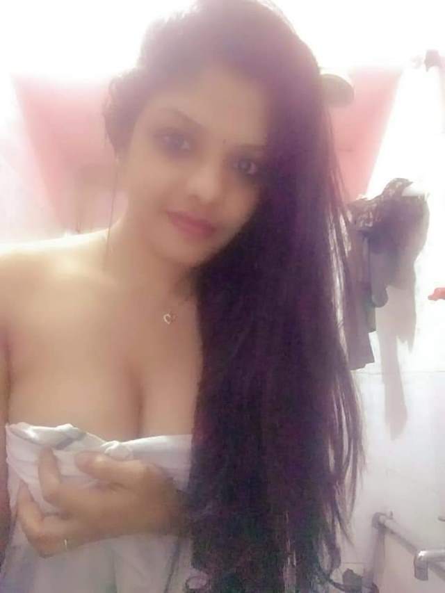 https://pub-5fcdf72a54cd4edbb03ec3edaa415a42.r2.dev/nakedleaks/sizzling_images_of_kerala_wife_tulsi/19.jpg