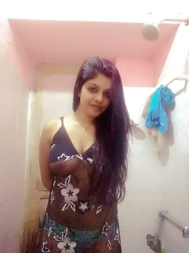 https://pub-5fcdf72a54cd4edbb03ec3edaa415a42.r2.dev/nakedleaks/sizzling_images_of_kerala_wife_tulsi/8.jpg