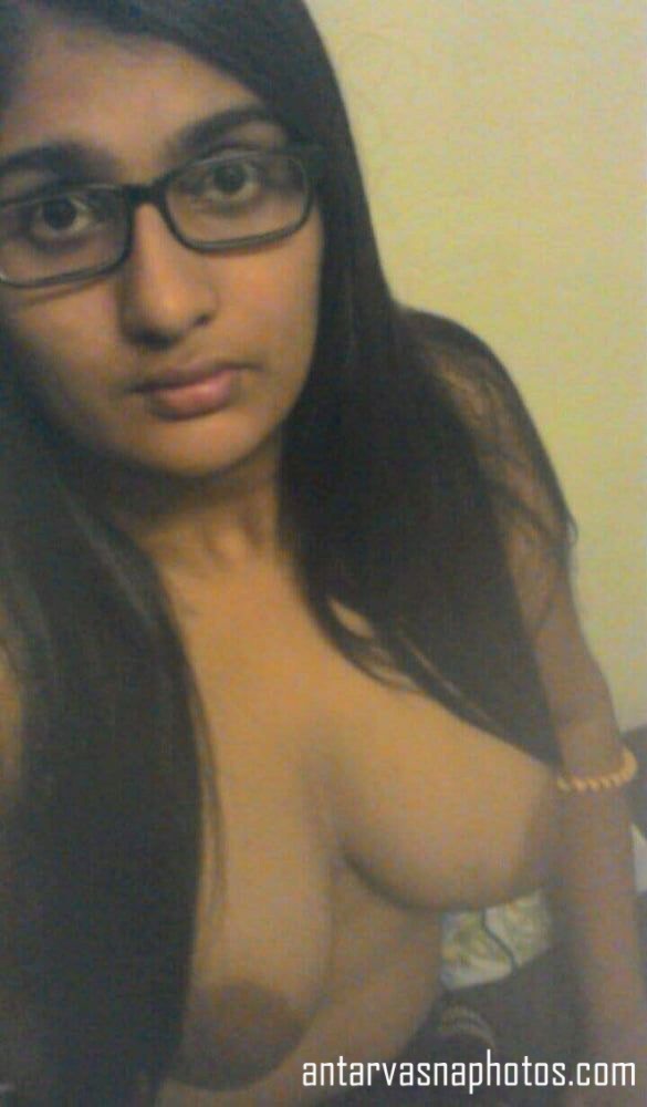 https://pub-5fcdf72a54cd4edbb03ec3edaa415a42.r2.dev/nakedleaks/sizzling_images_of_pinki's_sensual_exploration/0.jpg