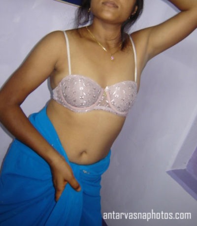 Sizzling Indian bhabhi Rani striking a pose in traditional attire