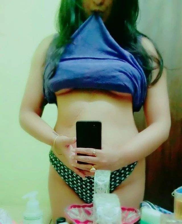 https://pub-5fcdf72a54cd4edbb03ec3edaa415a42.r2.dev/nakedleaks/sizzling_indian_images_xxx_collection/21.jpg