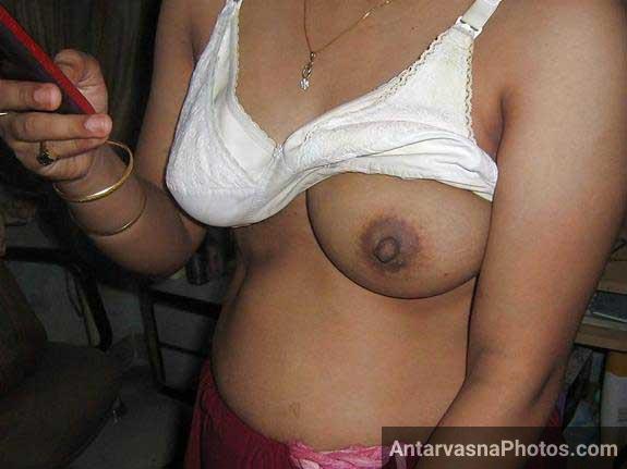 https://pub-5fcdf72a54cd4edbb03ec3edaa415a42.r2.dev/nakedleaks/sizzling_indian_wife's_desi_erotic_images/10.jpg
