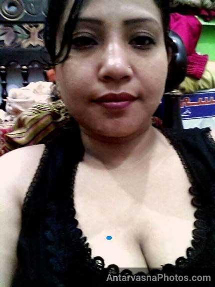 https://pub-5fcdf72a54cd4edbb03ec3edaa415a42.r2.dev/nakedleaks/sizzling_photos_of_bangla_adult_female_worker/1.jpg