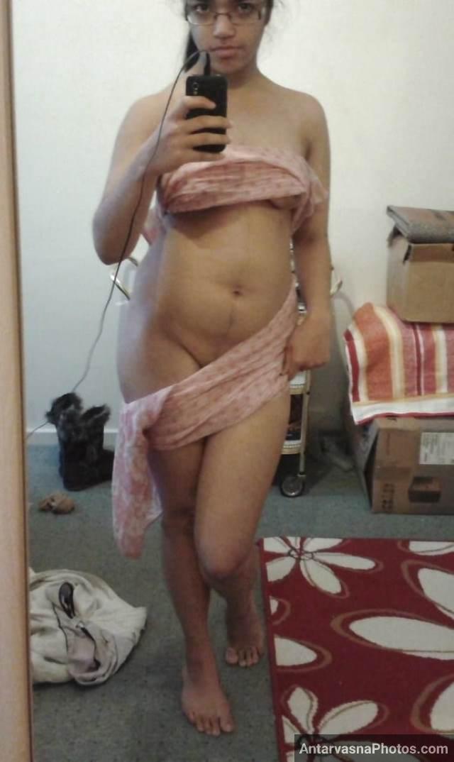 https://pub-5fcdf72a54cd4edbb03ec3edaa415a42.r2.dev/nakedleaks/sizzling_photos_of_indian_aunties'_exposed_breasts_and_private_parts/21.jpg