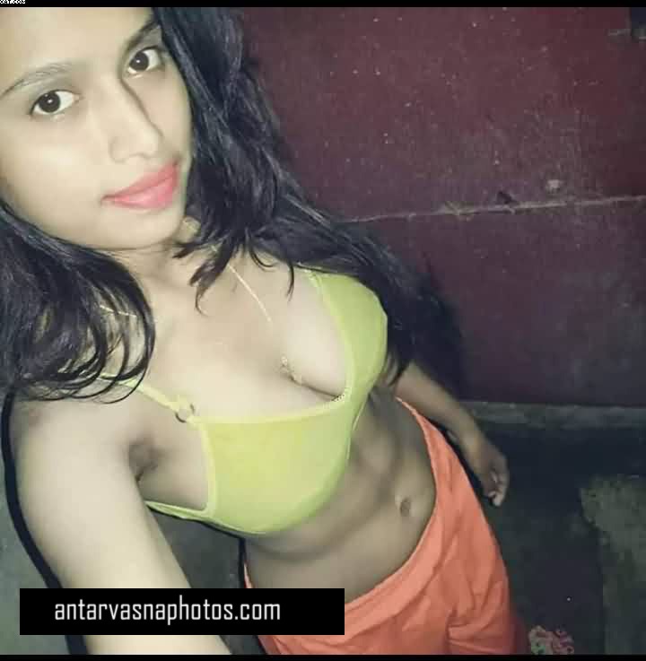 https://pub-5fcdf72a54cd4edbb03ec3edaa415a42.r2.dev/nakedleaks/sizzling_pictures_of_desi_boobs_from_indian_teen_karishma/1.jpg