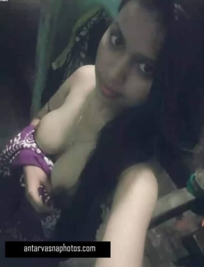 Sizzling Pictures of Desi Boobs from Indian Teen Karishma