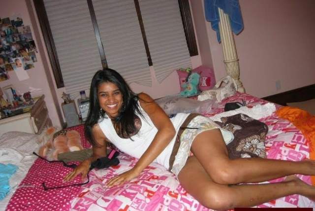 https://pub-5fcdf72a54cd4edbb03ec3edaa415a42.r2.dev/nakedleaks/sizzling_pictures_of_randi's_passion/1.jpg