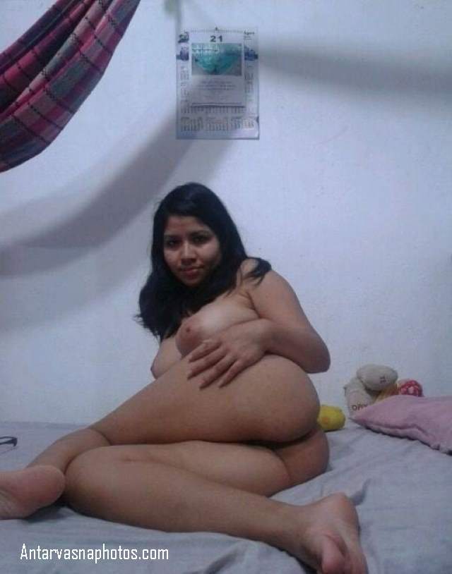 https://pub-5fcdf72a54cd4edbb03ec3edaa415a42.r2.dev/nakedleaks/sizzling_selfie_of_busty_girl_with_curvy_figure/6.jpg