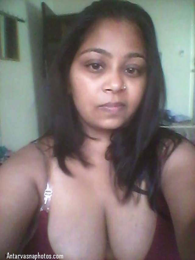 https://pub-5fcdf72a54cd4edbb03ec3edaa415a42.r2.dev/nakedleaks/sizzling_selfies_of_desi_bhabhi's_hot_boobs/0.jpg