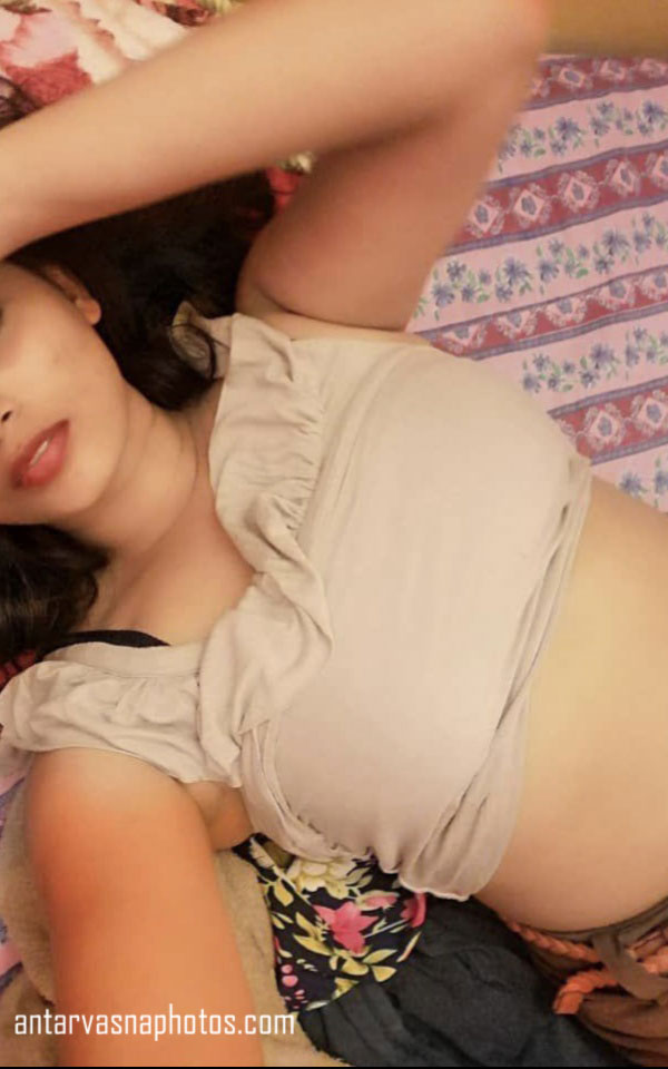 https://pub-5fcdf72a54cd4edbb03ec3edaa415a42.r2.dev/nakedleaks/sizzling_selfies_of_indian_girl_pooja/1.jpg