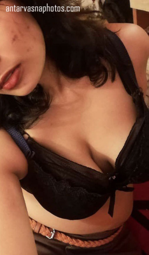https://pub-5fcdf72a54cd4edbb03ec3edaa415a42.r2.dev/nakedleaks/sizzling_selfies_of_indian_girl_pooja/3.jpg