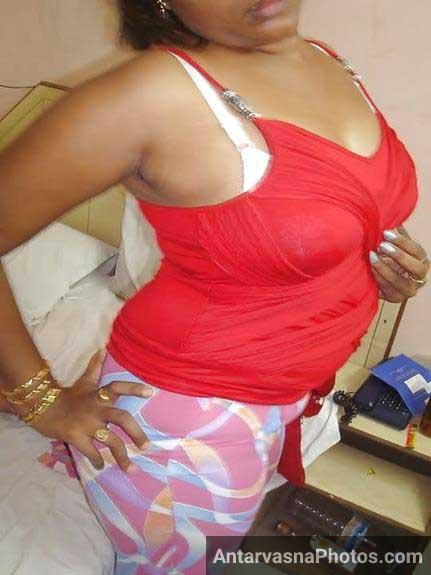 https://pub-5fcdf72a54cd4edbb03ec3edaa415a42.r2.dev/nakedleaks/sizzling_tale_of_buwa's_indian_chut_satisfaction/1.jpg