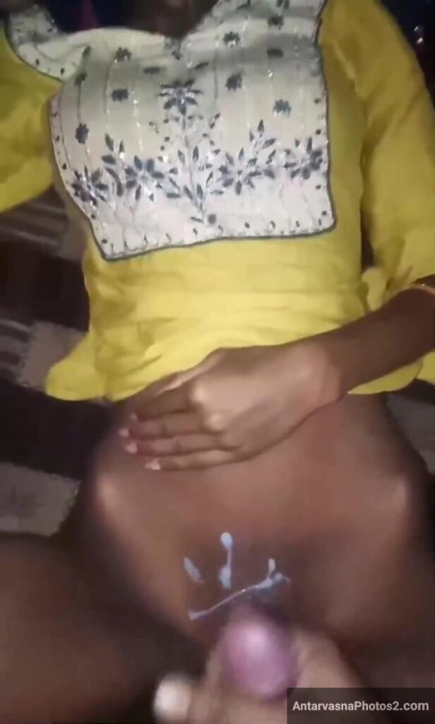 Slim housemaid's intimate moments captured in desi xxx photos