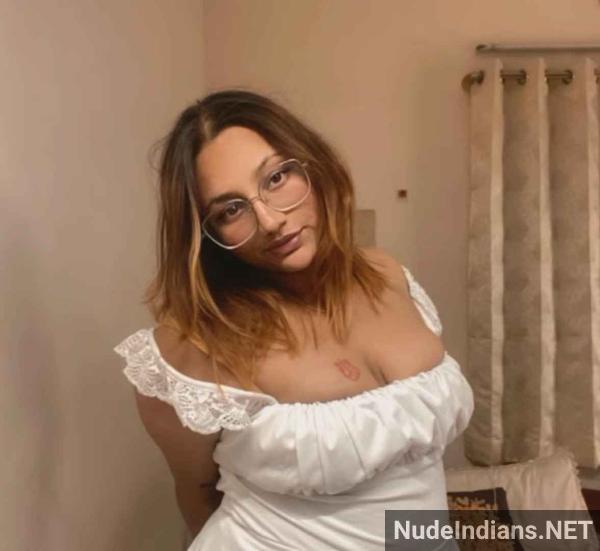 https://pub-5fcdf72a54cd4edbb03ec3edaa415a42.r2.dev/nakedleaks/snap_model_girl_flaunts_curves_in_alluring_stance/0.jpg