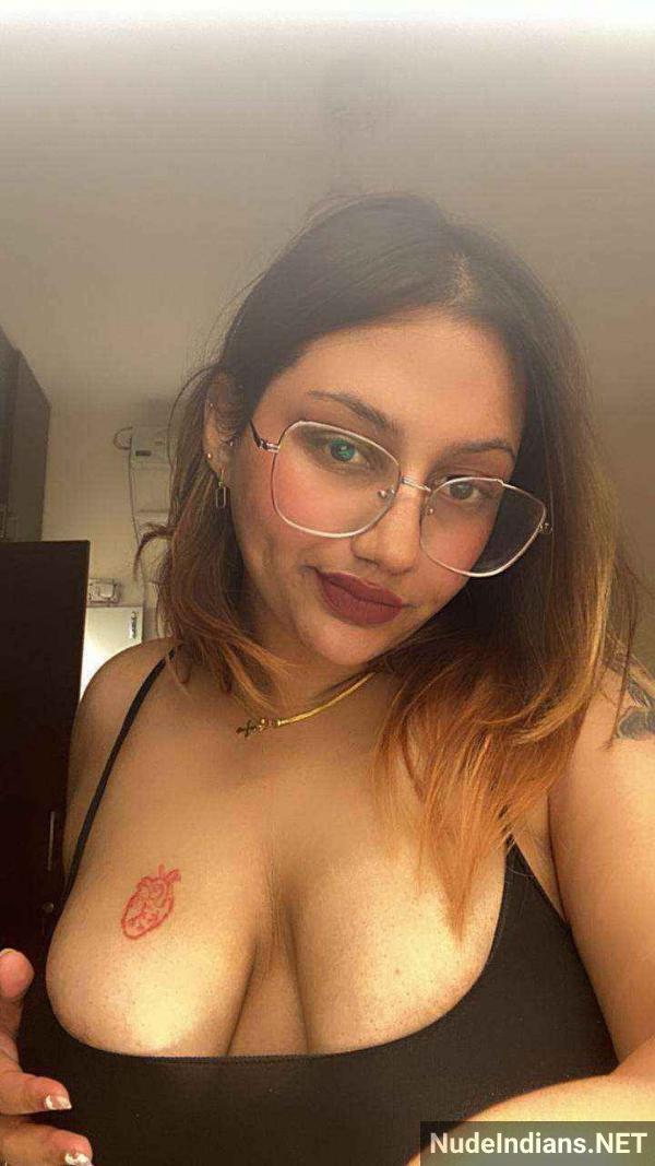 https://pub-5fcdf72a54cd4edbb03ec3edaa415a42.r2.dev/nakedleaks/snap_model_girl_flaunts_curves_in_alluring_stance/25.jpg