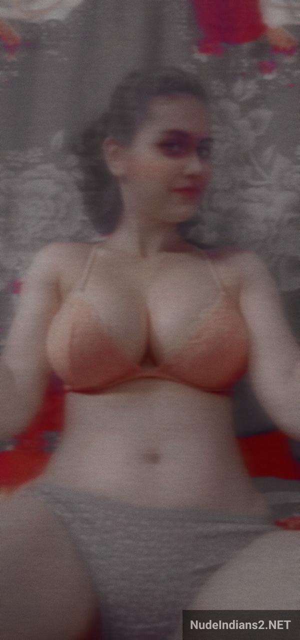 https://pub-5fcdf72a54cd4edbb03ec3edaa415a42.r2.dev/nakedleaks/snapchat_sensation:_mumbai_girl_shreya's_allure/11.jpg