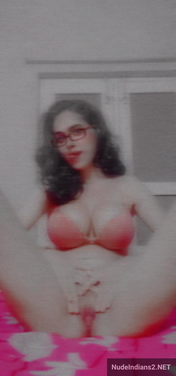 https://pub-5fcdf72a54cd4edbb03ec3edaa415a42.r2.dev/nakedleaks/snapchat_sensation:_mumbai_girl_shreya's_allure/12.jpg