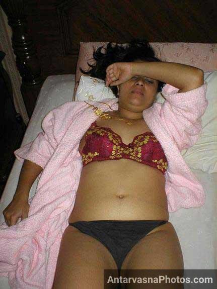 https://pub-5fcdf72a54cd4edbb03ec3edaa415a42.r2.dev/nakedleaks/snapshot_of_indian_sister-in-law's_wet_area/0.jpg